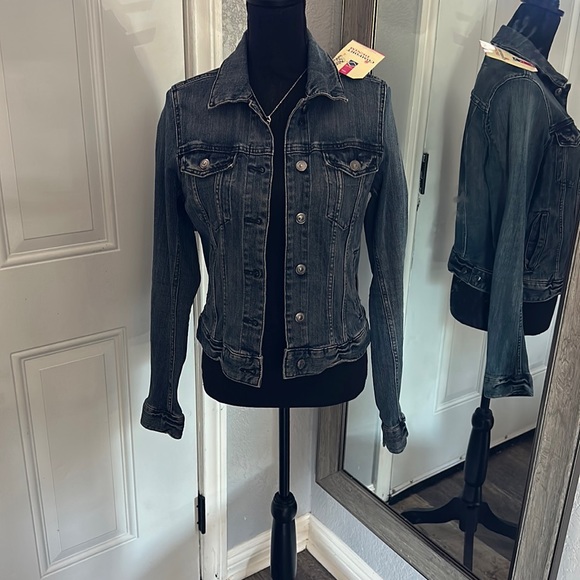 New- Jean jacket - Picture 3 of 9